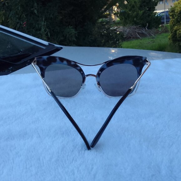 Best Offer? Bundle well-designed beautiful sunglass&1 fashion sunglass